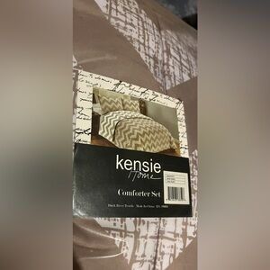 NWT Kensie Home Taupe and White Comforter Full/Queen 3-piece Chevron Ultra Soft